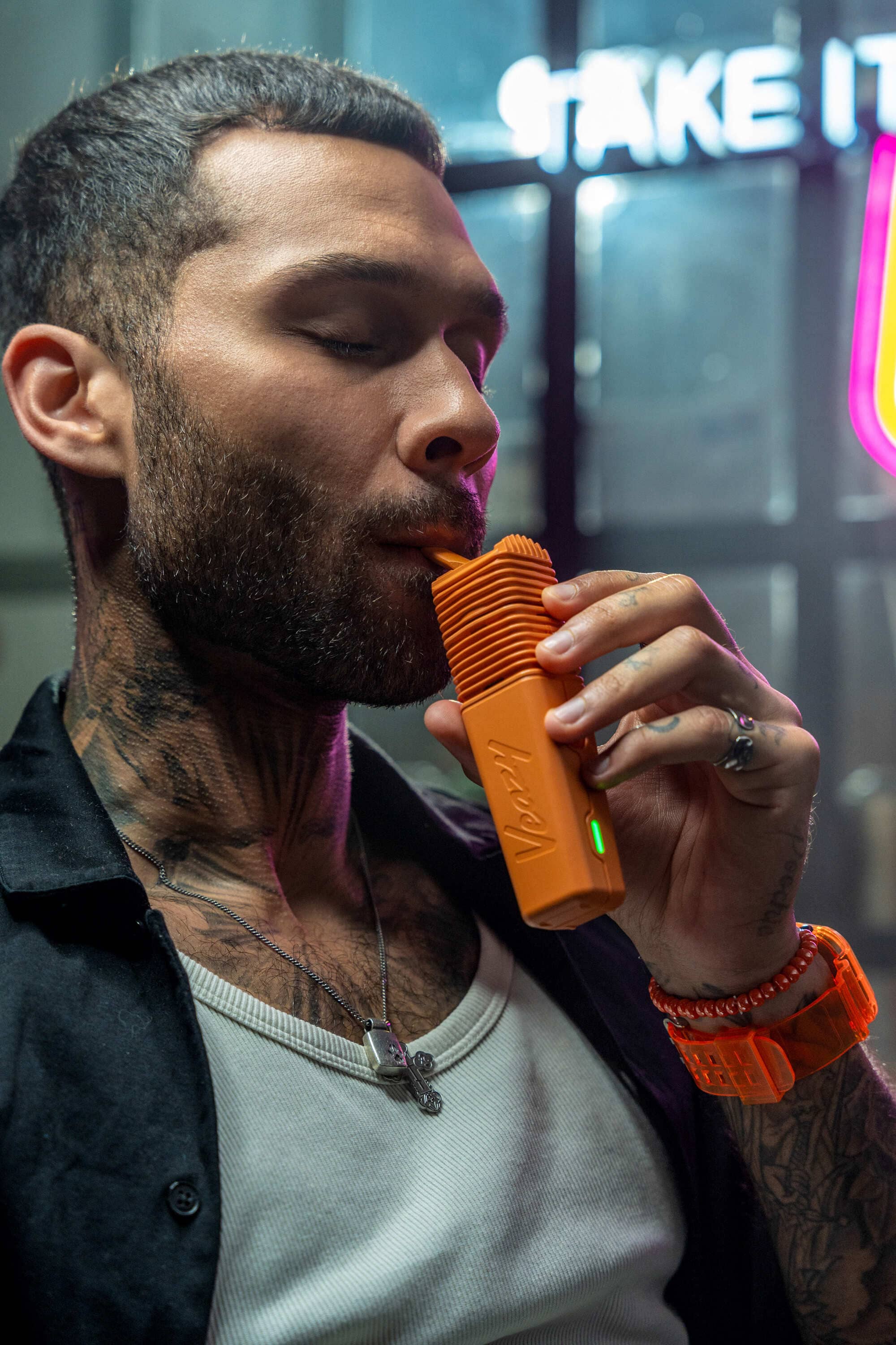 Storz & Bickel VEAZY Vaporizer Inspiring Orange