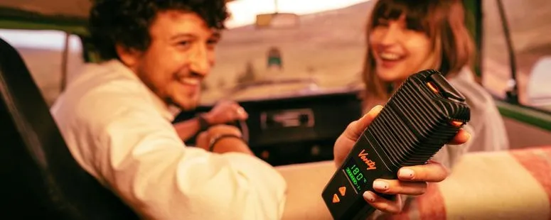 Der Storz & Bickel VENTY Vaporizer ist ein leistungsstarker Premium Kräutervaporizer mit extrem freiem Luftstrom, Hybridheizung und sehr kurzer Aufheizzeit. Der Storz & Bickel VENTY Vaporizer überzeugt durch präzise Temperatursteuerung, USB-C-Schnellladun